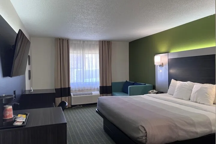 Room 4 of 25