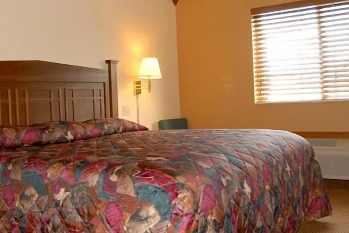Room 4 of 5