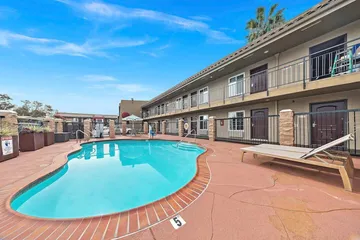 Econo Lodge Inn & Suites Escondido Downtown