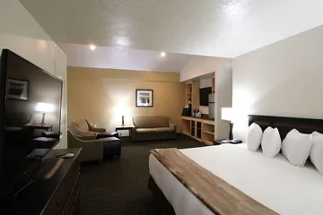 Dinosaur Inn & Suites