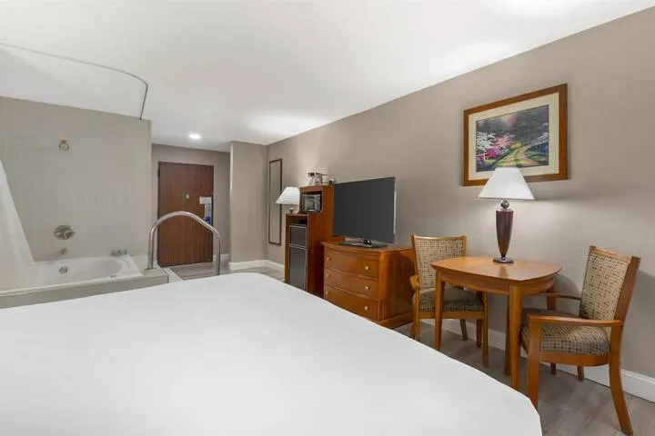 Room 5 of 30