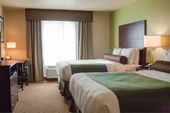 Room 4 of 43