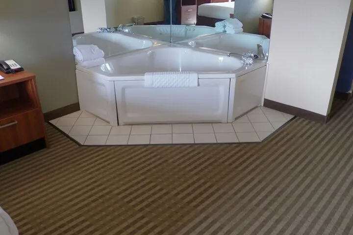 Room 4 of 23
