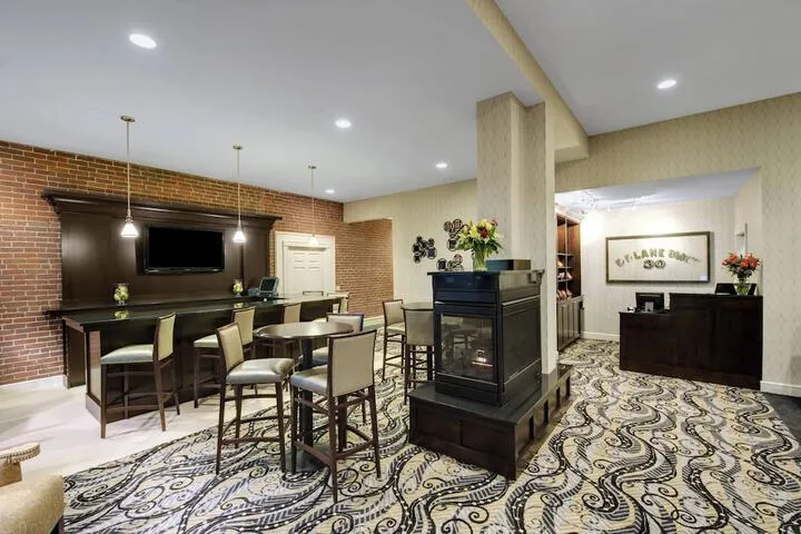 Lobby lounge