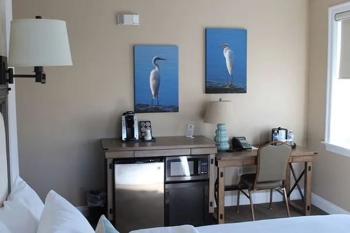 Room 4 of 93
