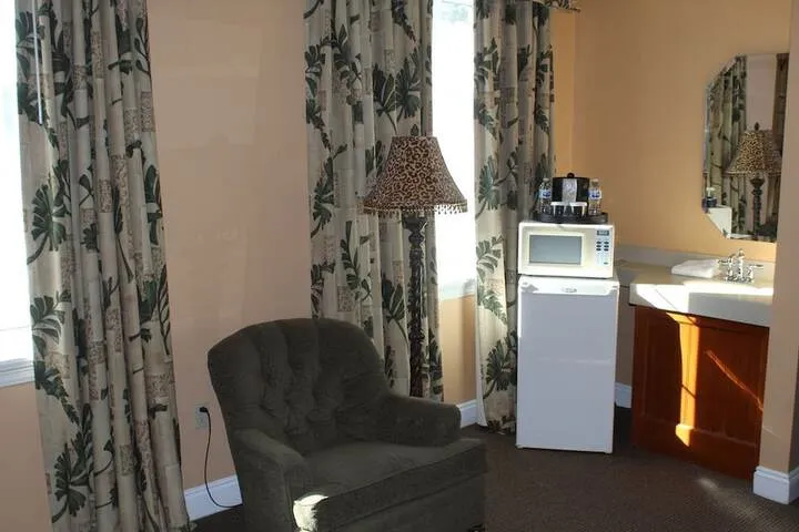 Room 5 of 93
