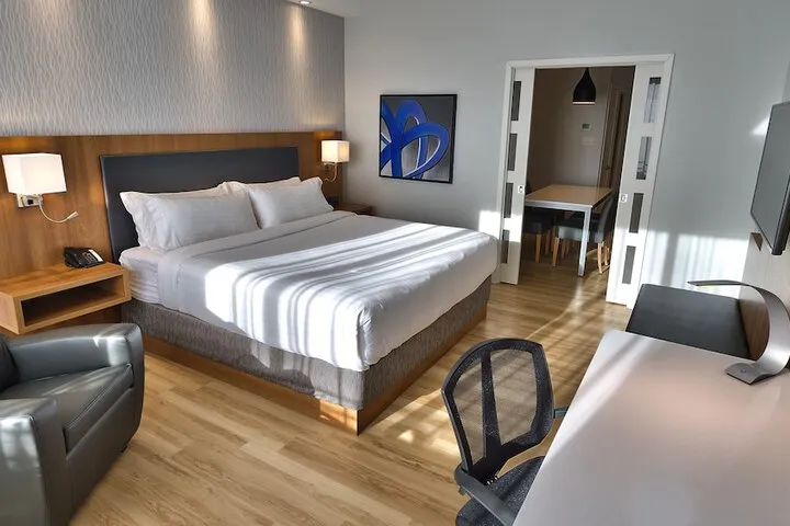 Room 5 of 32