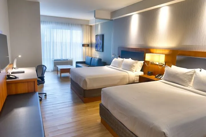 Room 2 of 32