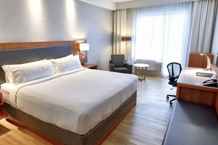 Room 3 of 32