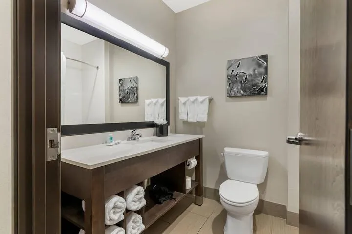 Room 4 of 38