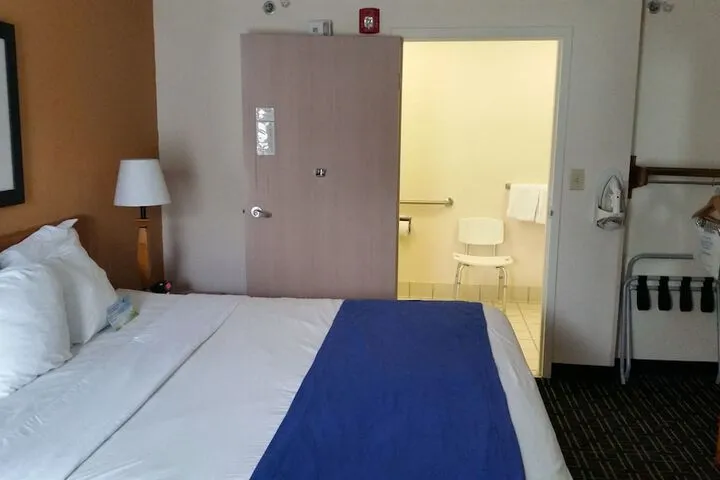 Room 4 of 55