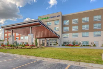 Holiday Inn Express & Suites Tulsa Midtown by IHG