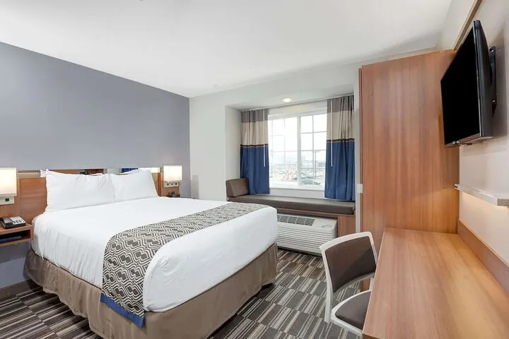 Room 4 of 16