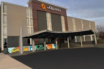 La Quinta Inn & Suites by Wyndham Tulsa Downtown / Route 66