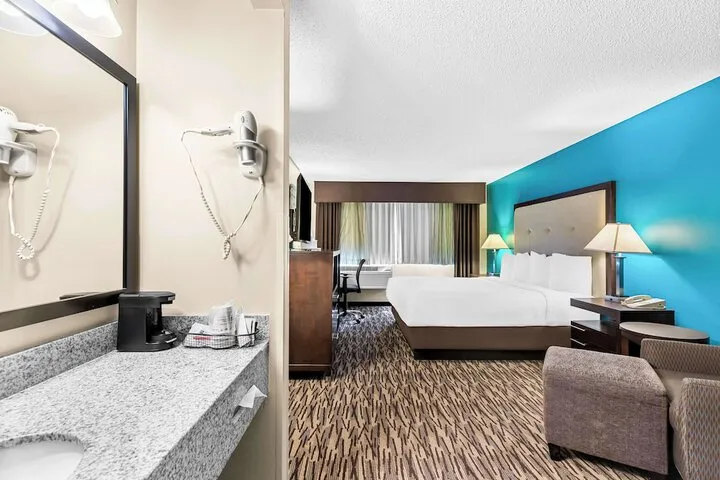 Room 4 of 42