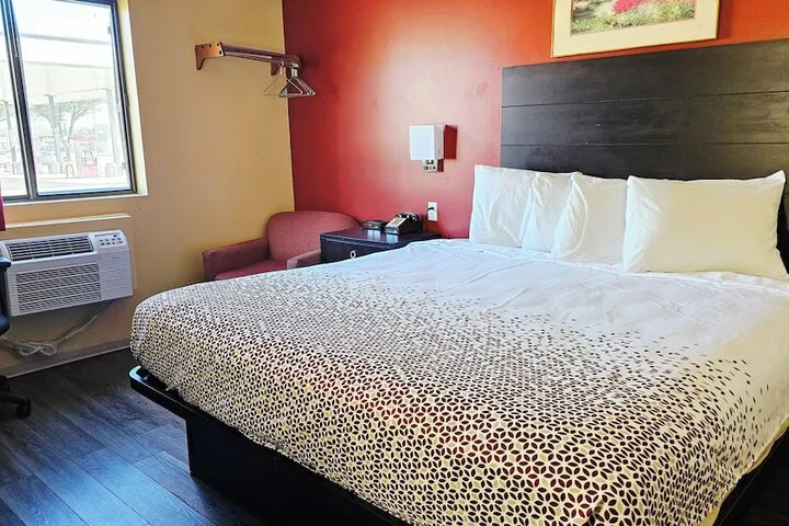 Room 5 of 16