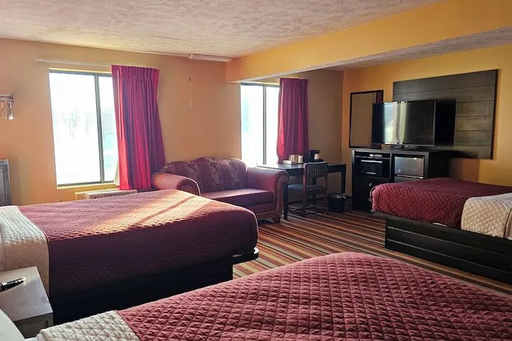 Room 4 of 16