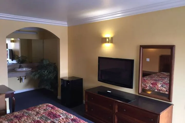 Room 5 of 73