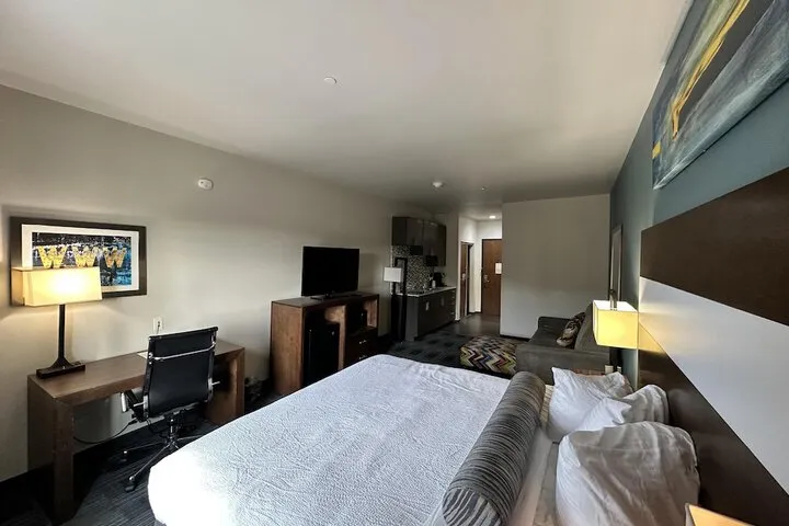 Room 4 of 11