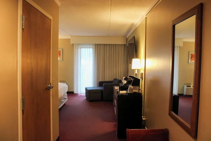 Room 4 of 73