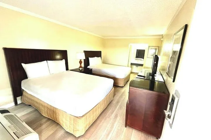 Room 5 of 18