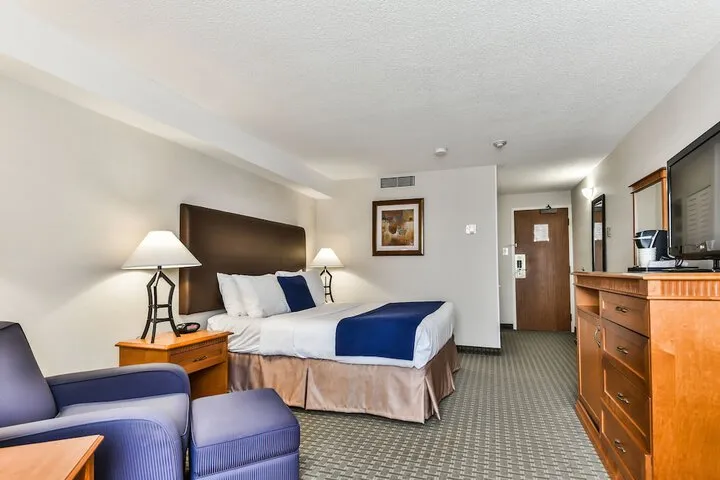 Room 4 of 36