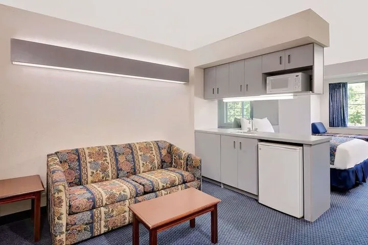 Room 4 of 16