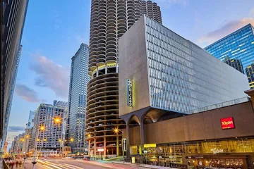 Hotel Chicago Downtown Autograph Collection by Marriott