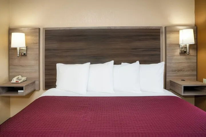 Room 4 of 25