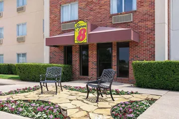 Super 8 by Wyndham Grapevine / DFW Airport Northwest
