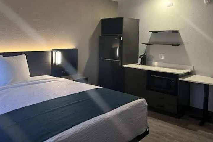 Room 3 of 17