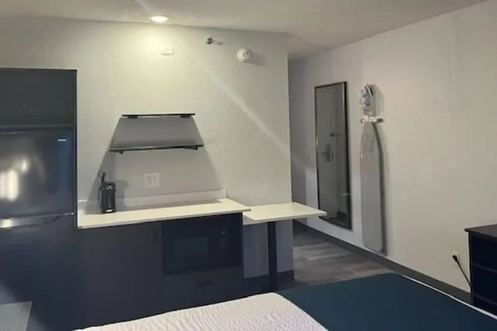 Room 5 of 17