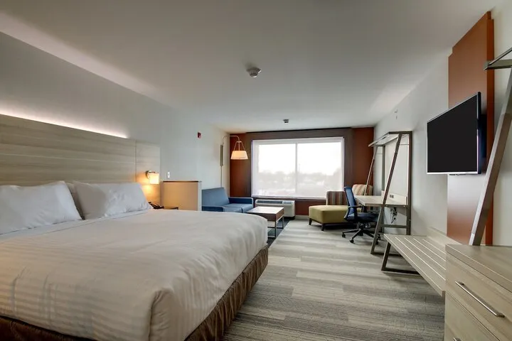 Room 5 of 70