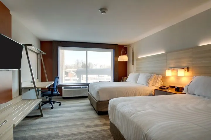 Room 3 of 70