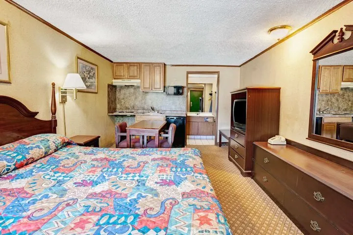 Room 5 of 17