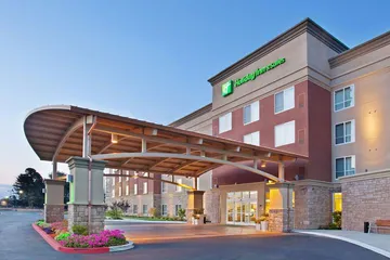 Holiday Inn & Suites Oakland Airport by IHG