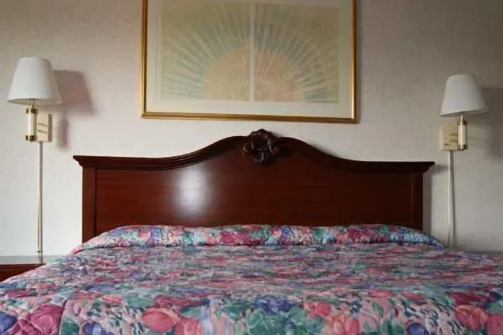 Room 5 of 32