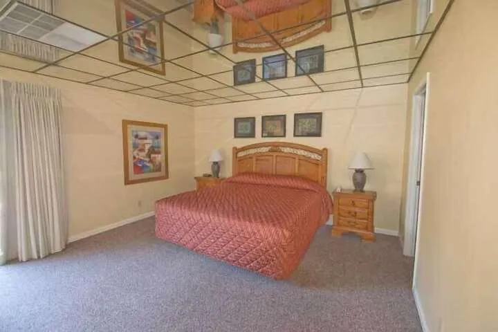 Room 4 of 28