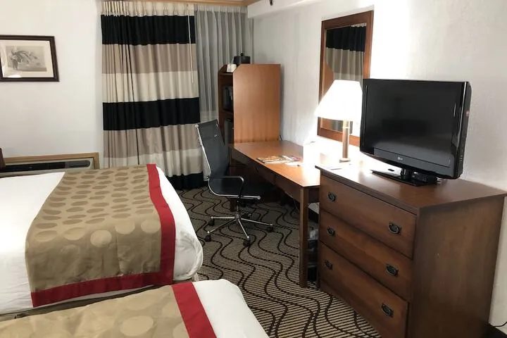 Room 5 of 61