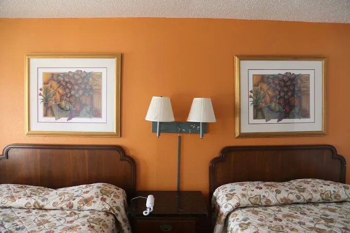 Room 4 of 43