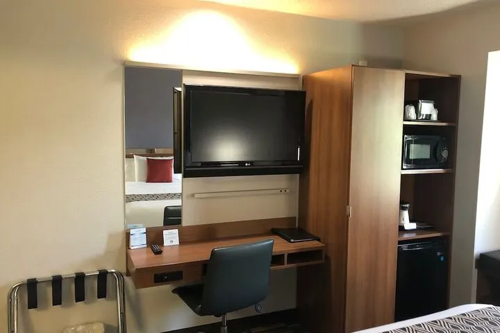 Room 5 of 25