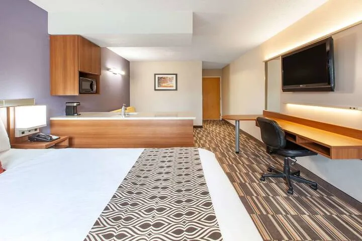 Room 4 of 25