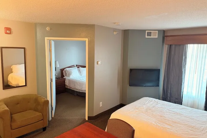 Room 5 of 28