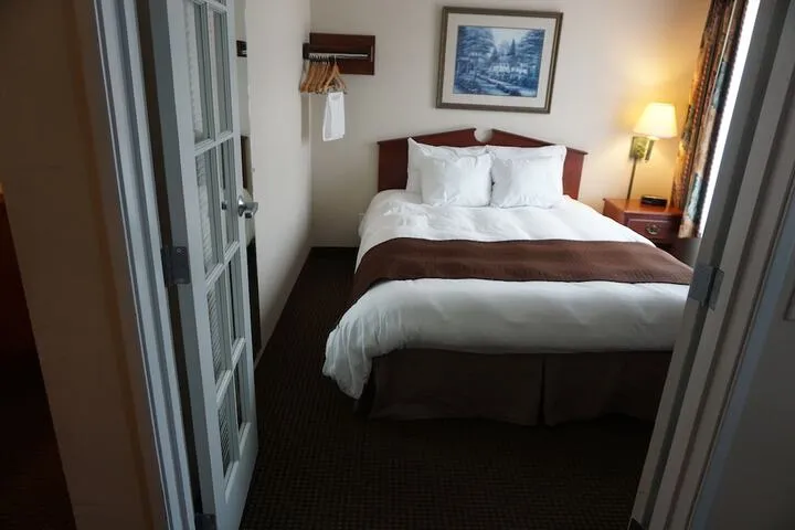 Room 2 of 28