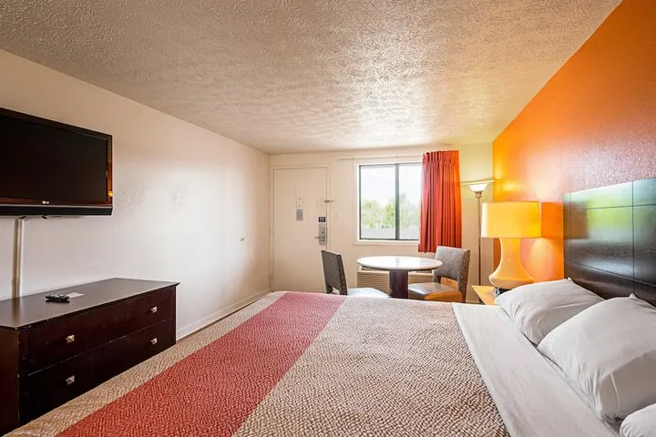 Room 3 of 35
