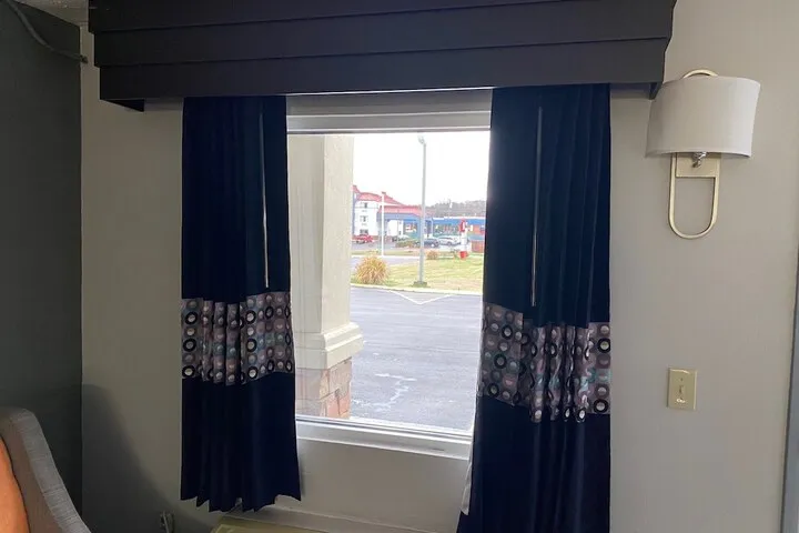 Room 5 of 18