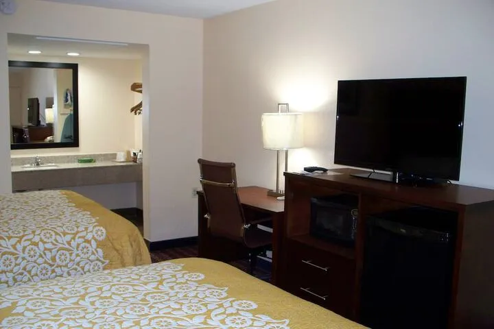Room 4 of 48