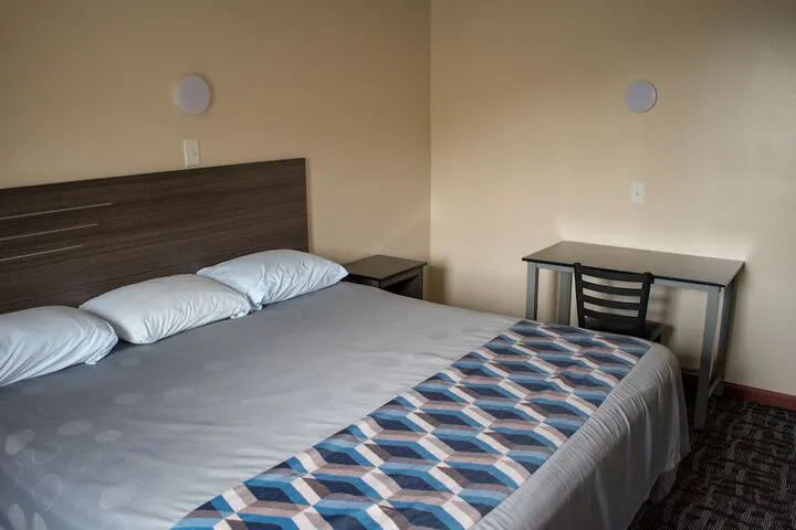 Room 4 of 12