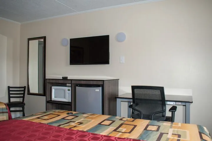 Room 5 of 12