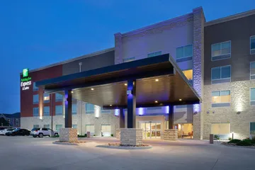 Holiday Inn Express & Suites Great Bend by IHG